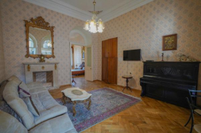 Leon Rooms